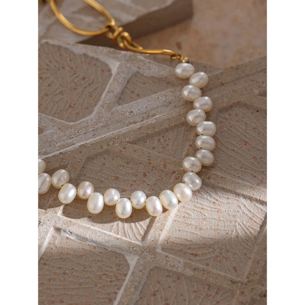 Elegant Pearl Choker