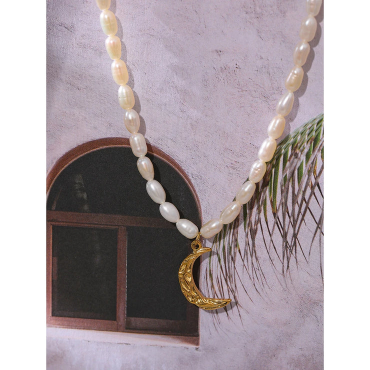 Moon Pendant Pearl Necklace