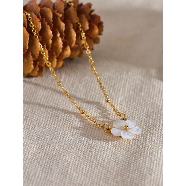 Shell Flower Pendant Necklace