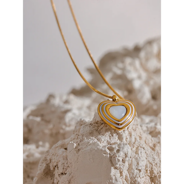 Shell Heart Pendant Necklace