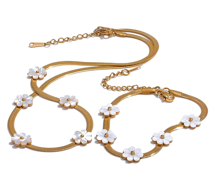 Imitation Shell Flower Necklace & Bracelet Set