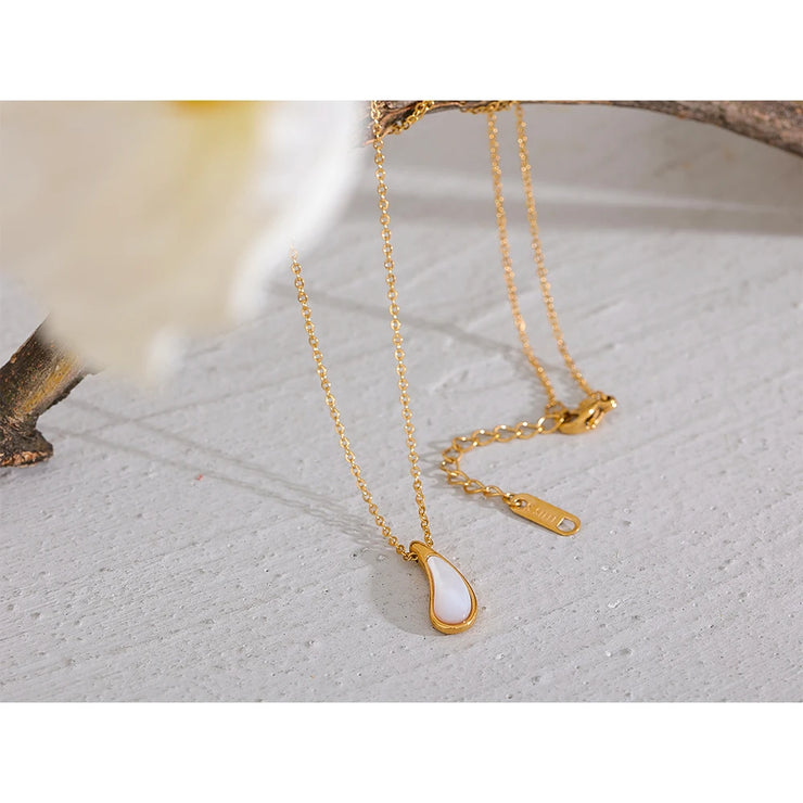 Shell Waterdrop Pendant Necklace