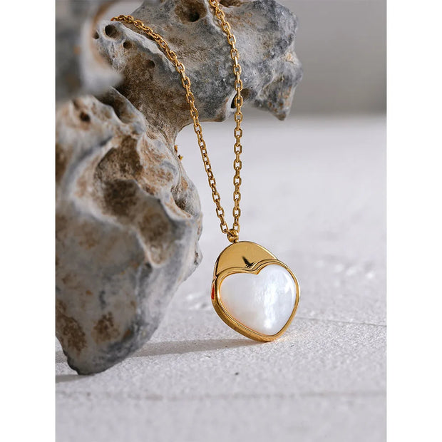 Shell Heart Pendant Necklace