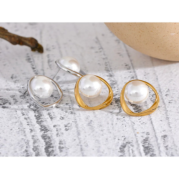 Chic Pearls Hollow Stud Earrings