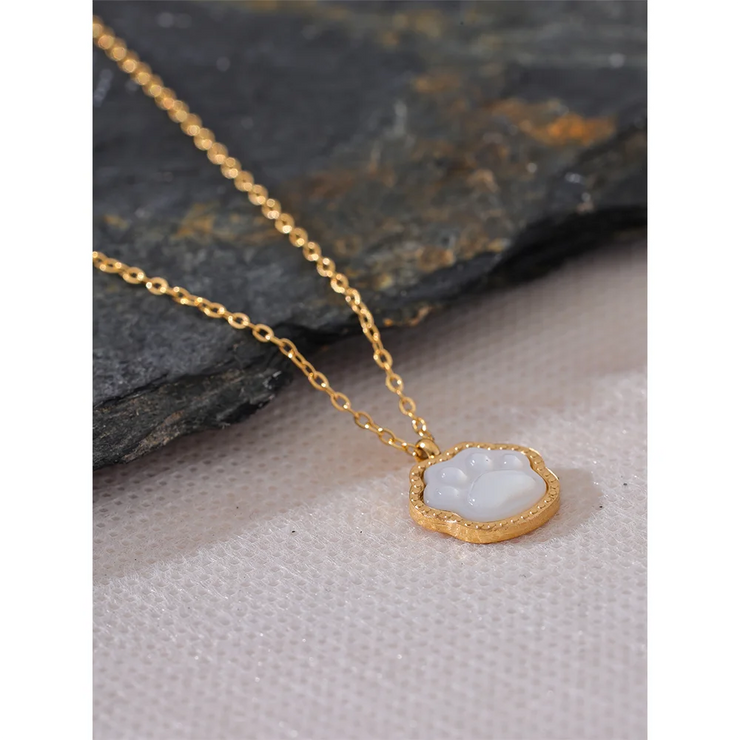 Natural Shell Claw Pendant Necklace