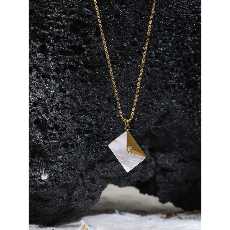 Envelope Shell Pendant Necklace