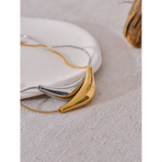 Cast Pendant Clavicle Necklace