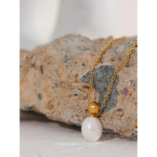 Natural Pearl Chic Water Drop Pendant Necklace