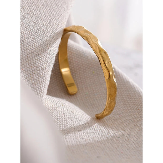 Minimalist Open Charm Gold Bracelet