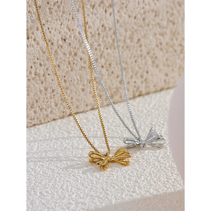 18K Gold Bow Knot Pendant Necklace