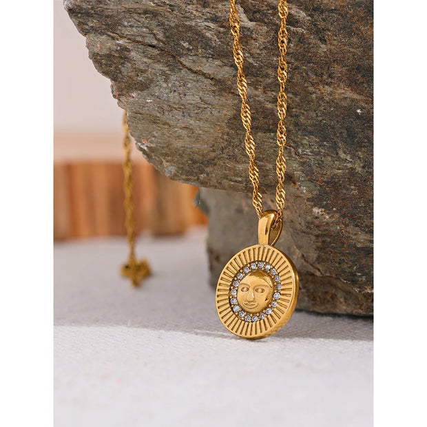 Geometric Oval Pendant Necklace